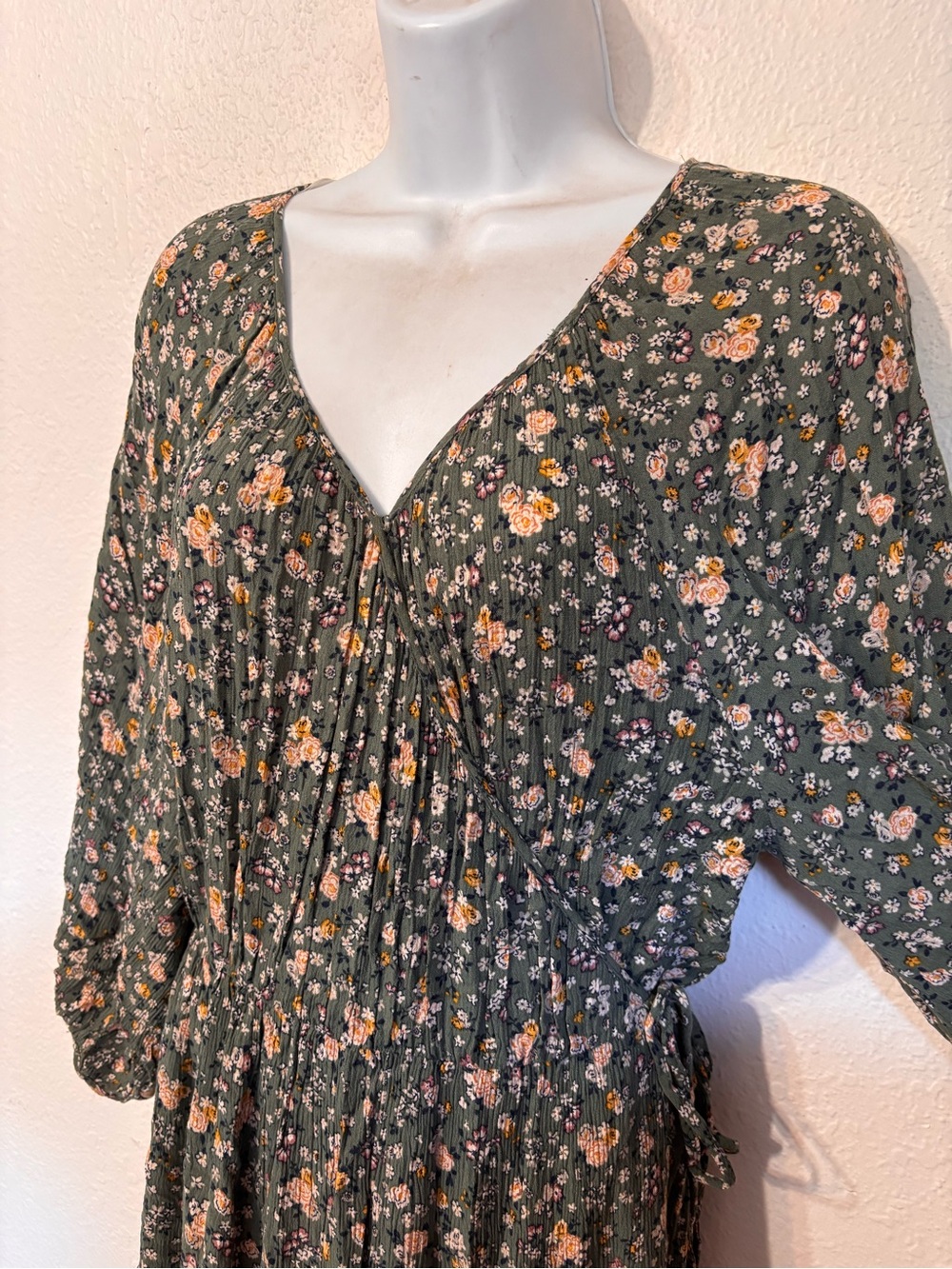 Gigio USA Floral Wrap Midi Dress Large - Picture 4 of 7